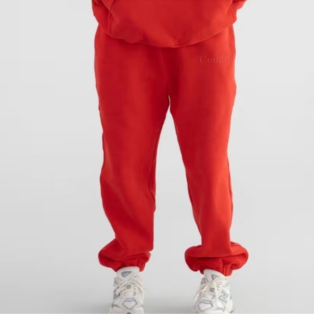 Comfrt Men's Vibrant Red Joggers